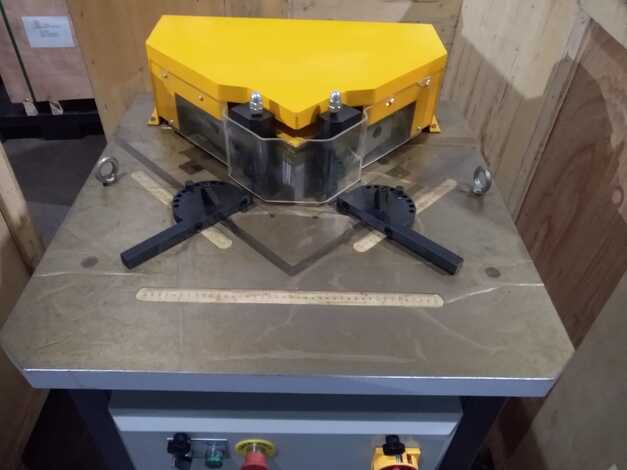 Troqueladora de ángulos hidráulica regulable QX28Y-4x250