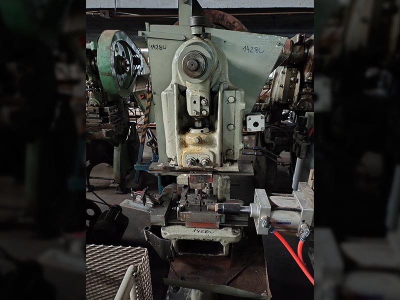 Balancín Frontal Resworth 25TNS con matriz de corte