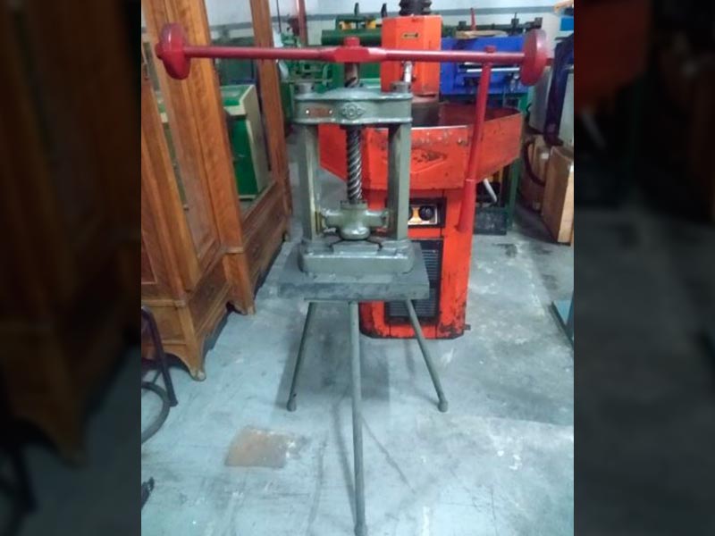 Prensa a tornillo prismático 3tns