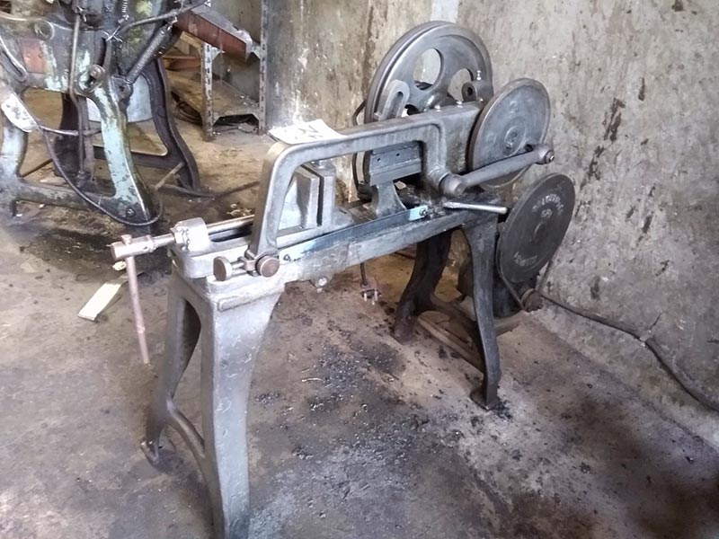 Serrucho mecánico de 200 mm de hoja.