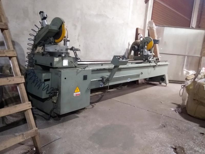 Sierra despuntadora de doble cabezal